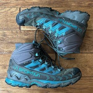 La Sportiva Raptor hiking boots, size 42.